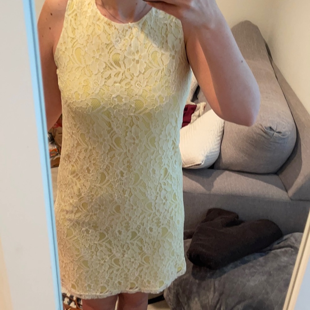 Yellow sleeveless lace dress